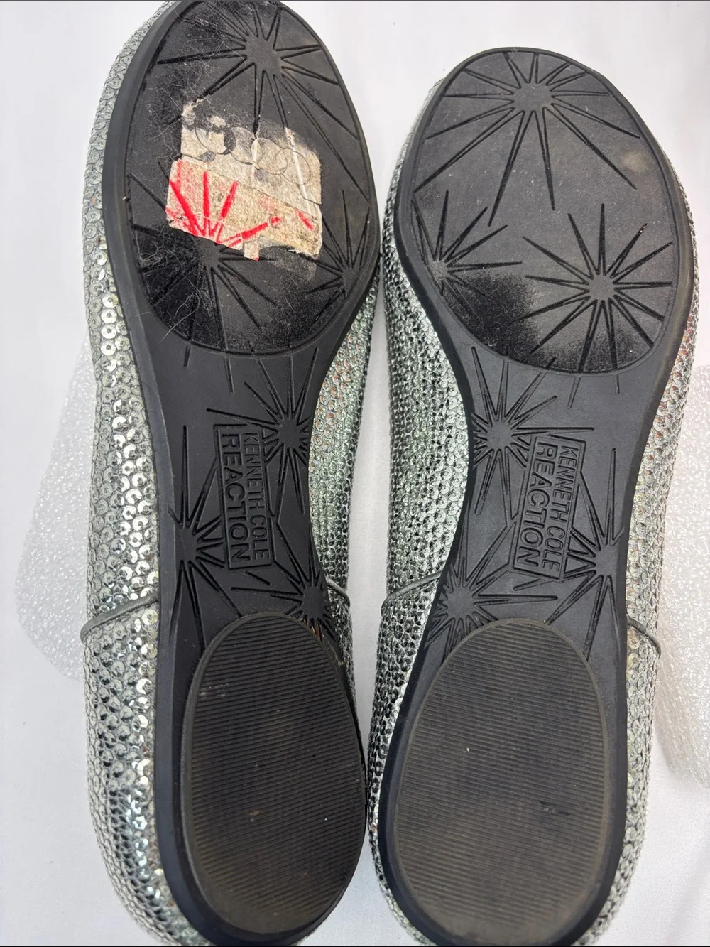 Kenneth‎ Cole Womens 9.5 Silver Peep-Toe Flats with Green Gem Accent #443